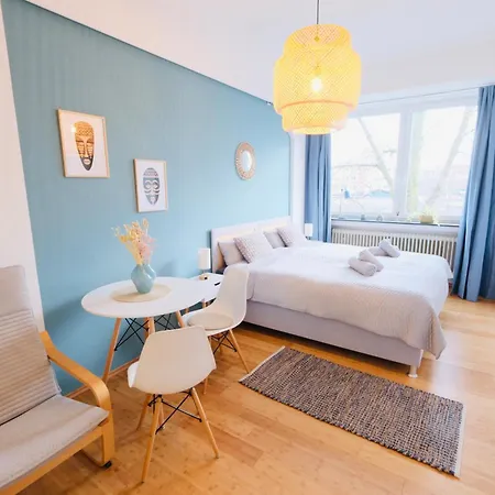 Modernes Studio-apartment Zentral Gelegen アパート *